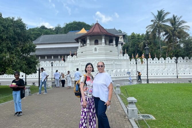 06 Nights 07 Days - Sri Lanka Private Tour - Day 1 in Kandy: Sacred Tooth Relic, dance show, and gems