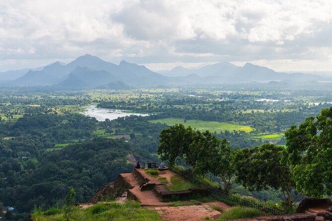 09 Days in Sri lanka - Major Attractions - Kandy by night: Temple of the Tooth and the Kandyan cultural show