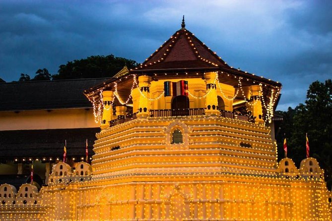 3 Days Tour to Kandy, Nuwara Eliya & Sigiriya - The smart part: a private car that keeps the inland route civilized