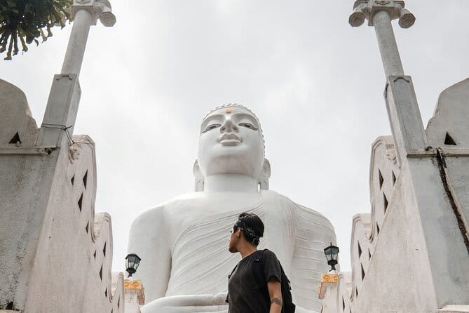 4 Days Private Tour In Sri Lanka - Airport to Kandy: the part that sets the tone