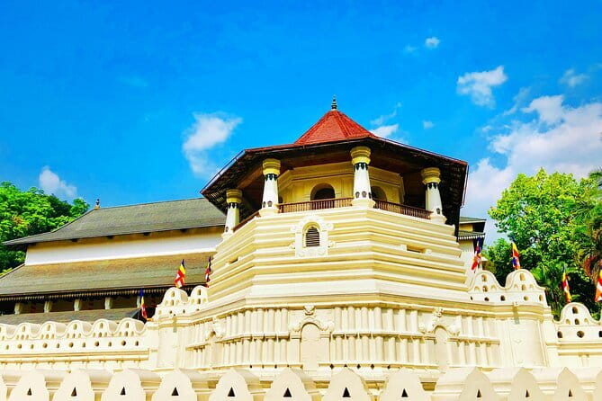 4 Days Private Tour In Sri Lanka - Dambulla Rock Temple: murals, caves, and a UNESCO stop