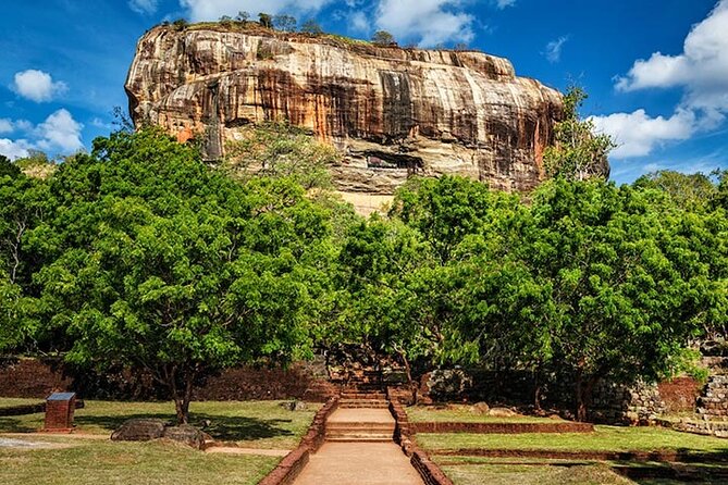 6 Days Tour of Sri Lanka - Day 5: Nine Arches Bridge, Little Adam’s Peak View Point, Ravana Ella Falls, and Udawalawe Safari