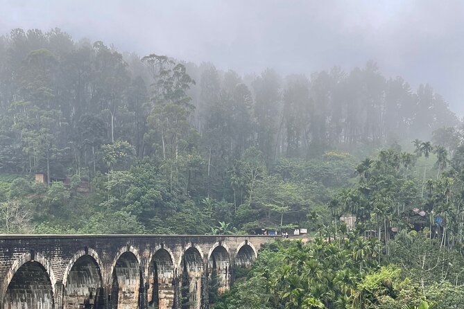 7 Days Sri Lanka Safari Tour - Day 3 Kandy area with Temple of Truth and Ambuluwawa Tower
