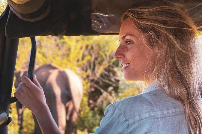 7 Days Tour in Sri Lanka Hotels with Breakfast and Luxury Car - Day 4: Glenloch tea factory, Ramboda Falls, and the Nine Arches Bridge photo run