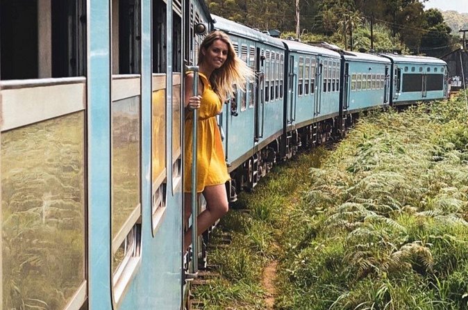 7 Days Tour in Sri Lanka Hotels with Breakfast and Luxury Car - Day 5: Ella Rock, Little Adam’s Peak, and a secret waterfall that needs real shoes
