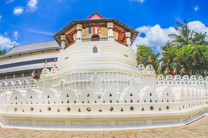 7 Nights Private Tour Of Sri Lanka - Day 6 Waterfalls, View Points, and a Real Southern Coast Break