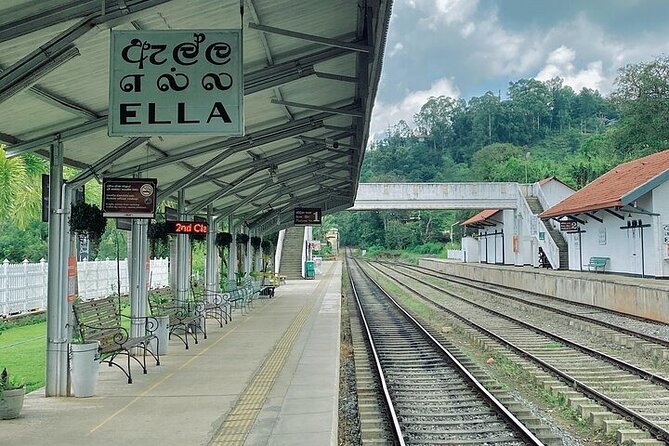 8 Days and 7 Nights Sri Lanka Tour - Botanical gardens, tea processing, and the red post office in Nuwara Eliya