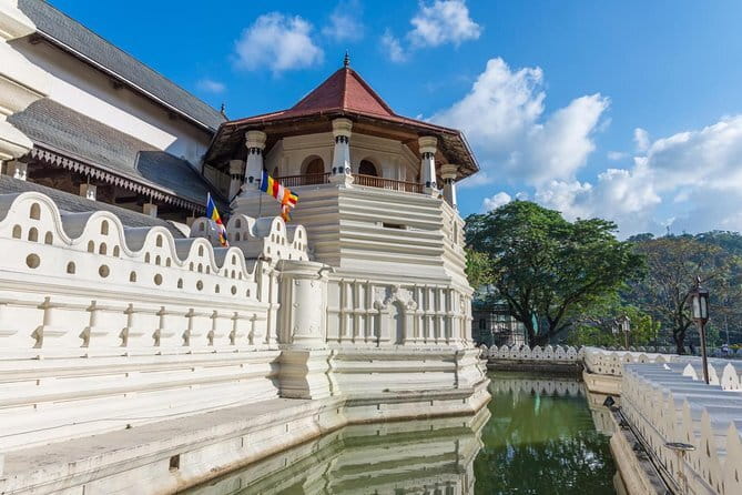 8 Days Tour Sri Lanka (Hotels, Breakfast, Dinner & Luxury Car) - Colombo wrap-up: key city sights before your departure