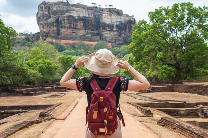 All Inclusive 5-Days Highlights of Sri Lanka - Kandys Sacred Tooth temple, plus a quick city view hike