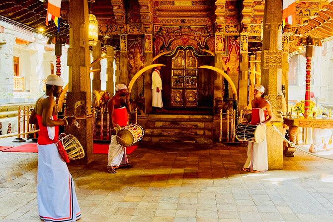 All Inclusive Kandy Private Day Tour From Colombo and Negombo - Meet your guide, then use the day your way