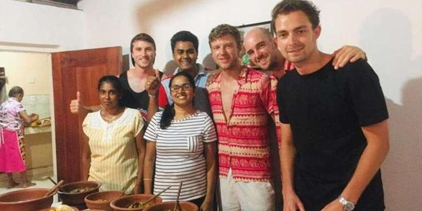 Authentic Sri Lankan Cooking Class in Kandy by Local Family - The 3-hour flow: pickup, optional market, then cooking together