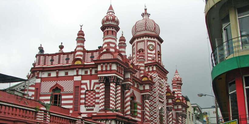 Colombo: All-Inclusive Morning & Afternoon Private City Tour - Pettah Market: trade, snacks, and the art of not getting lost