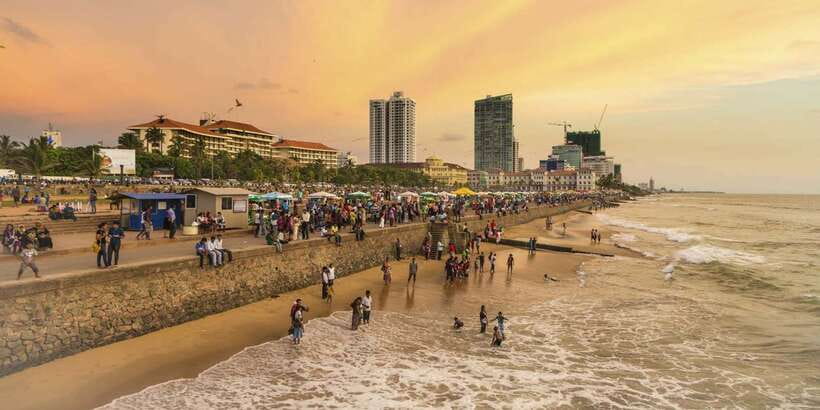 Colombo: All-Inclusive Morning & Afternoon Private City Tour - Gangaramaya Temple: religion, lake views, and a small museum