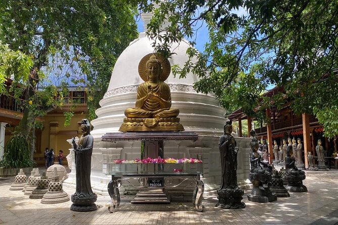 Colombo City Highlights by Tuk Tuk – All-Inclusive Adventure - Viharamahadevi Park (Victoria Park) and the Cinnamon Gardens Walkabout