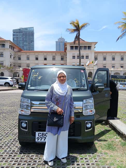 Colombo: City Sightseeing Tour by Car with Driver-Guide - Colombo Fort, Lighthouse and Clock Tower, and Old Parliament Atmosphere