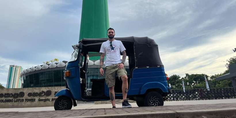 Colombo: City Sightseeing Tour by Tuk-Tuk with Pickup - Red Mosque area: Jami Ul-Alfar and the Fort vibe