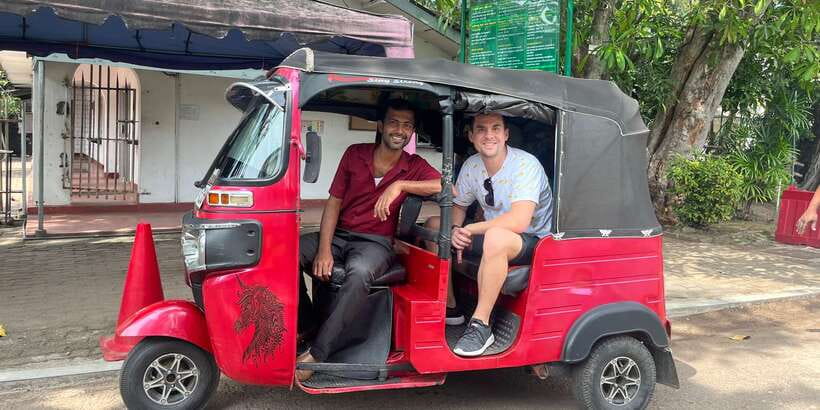 Colombo: City Sightseeing Tour by Tuk-Tuk with Pickup - Kovil and Viharamahadevi Park: where the city breathes