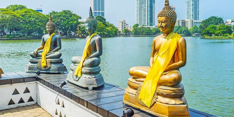 Colombo: City Sightseeing Tour by Tuk-Tuk with Pickup - Gangaramaya Temple: the stop that deserves your full attention