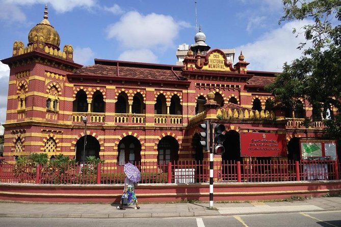 Colombo City Tour by Car – Private & All-Inclusive - Kaymans Gate, Colombo Fort, and the Dutch-Protestant church look