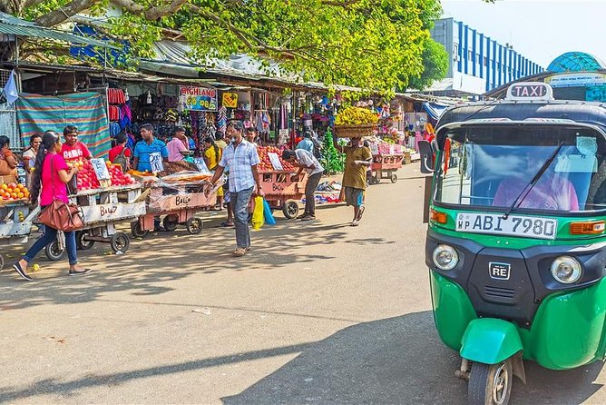 Colombo City Tour By Tuk Tuk - Gangaramaya Buddhist Temple and the Bera Lake cross-street moment