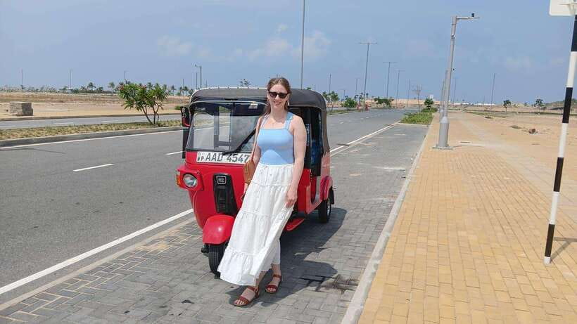 Colombo City Tour by Tuk-Tuk with Hotel Pickup - All Include - Switching Temples: Sri Ponnambalavaneswarar Kovil and Wolvendaal Church