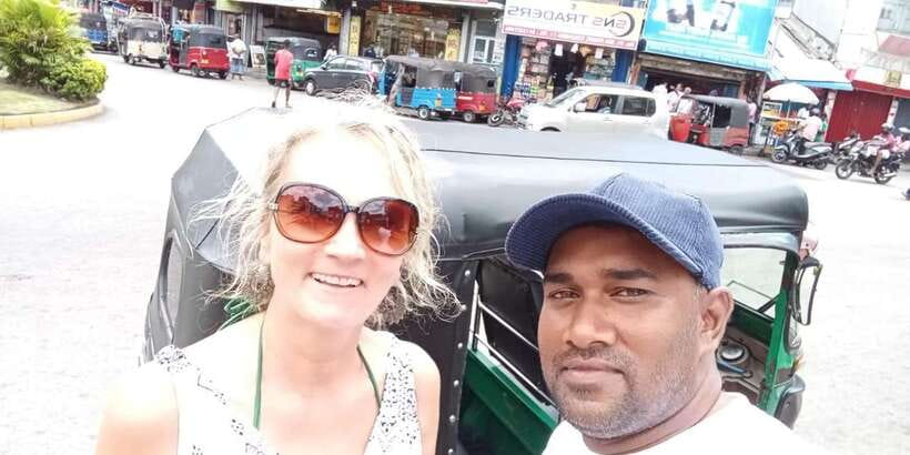 Colombo: City Tour by Tuk Tuk with Pickup - All Inclusive - Independence Memorial Hall, Old Parliament, and Town Hall: Reading Colombo’s Power Centers