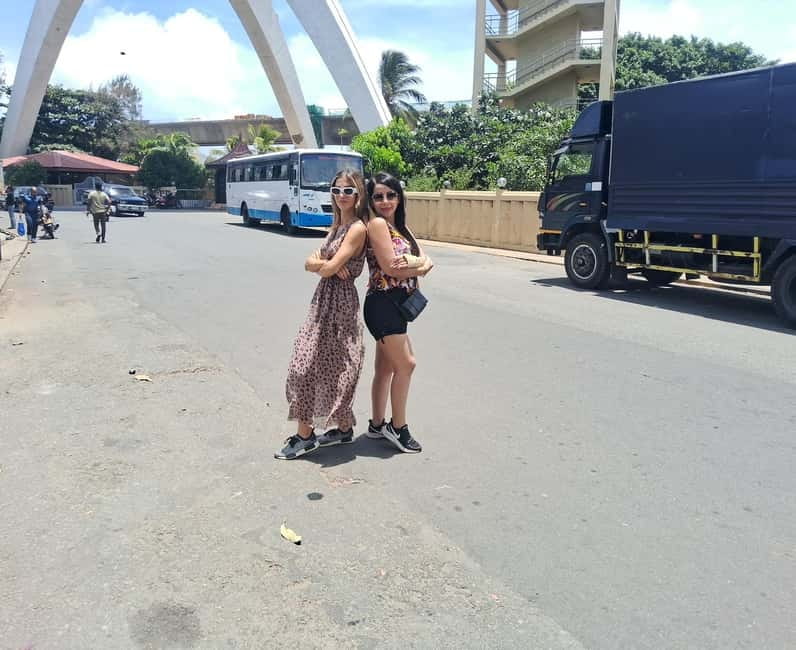 Colombo: City Tour by Tuk Tuk with Srilanka Traditional Food - Jami-UI-Alfar Mosque, the Red Mosque, and the “old city” feel