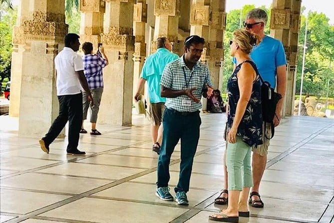 Colombo City Tour with Lunch/Dinner - All Inclusive - Hindu Kovil, Then Jami Ul-Alfar Mosque: Colombo’s Religious Mix