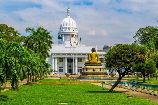 Colombo City Tuk Tuk Safari - City of Dreams and Municipal Council: Big Buildings, Quick Context