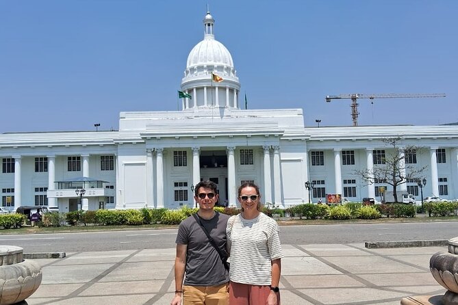 Colombo local Food Tour &City Tour by TukTuk All food Included - Viharamahadevi Park and the city neighborhood shift