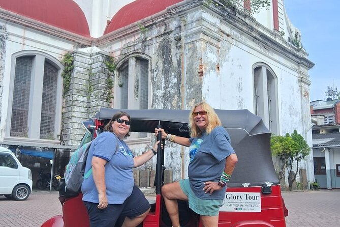 Colombo local Food Tour &City Tour by TukTuk All food Included - Pettah and king coconut water: the best kind of refresh break