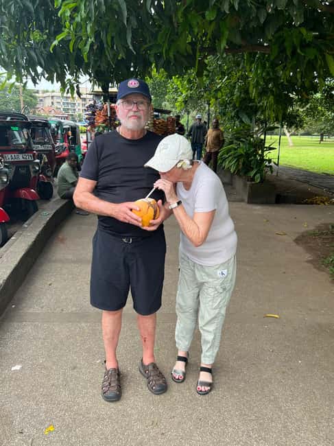 Colombo: Local Food Tour & Sightseeing by Tuk-Tuk with Meals - Colombo sights from a photo stop, then the city rhythm