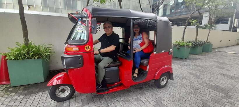Colombo: Local Guide with Colombo City Tour by Tuk Tuk - Independence Memorial, Red Mosque, and the City’s Visual Contrast