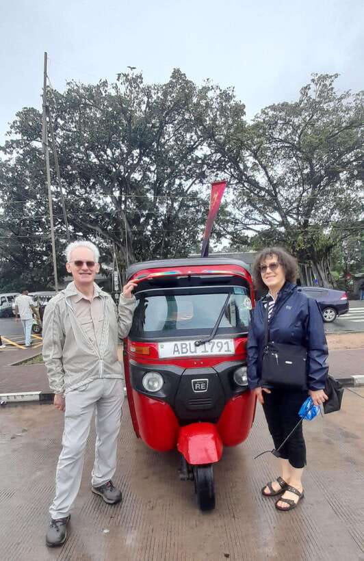 Colombo: Local Guide with Colombo City Tour by Tuk Tuk - Riding the Tuk Tuk Loop, From Gangaramaya Temple Outward