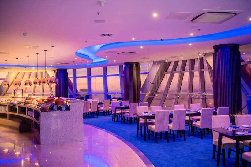 Colombo: Lotus Tower Celebration Dining Experience with Cake - Cake and bubbly: the part you should not skip