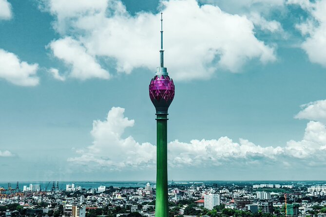 Colombo: Lotus Tower Experience with Lunch or Dinner Buffet - Rotating floor: fun factor, plus one table-position catch