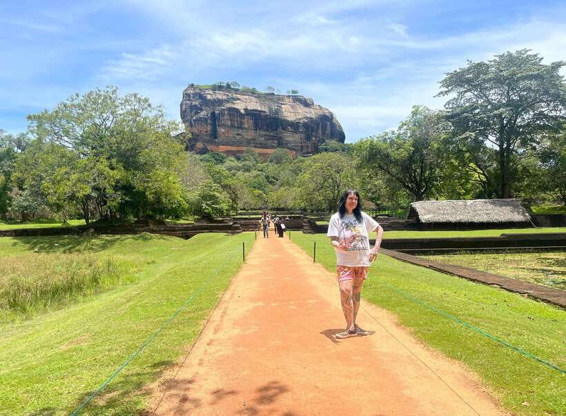 Colombo/Negombo: Sigiriya, Dambulla, and Minneriya Safari - Dambulla Cave Temple and Golden Temple: UNESCO art, rules, and practical timing