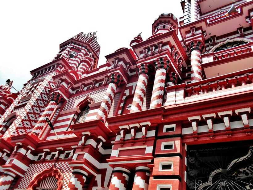 Colombo: One Day Private City Tour With Gangaramaya Temple - Port City, Port City beach, and the contrast that makes the day memorable