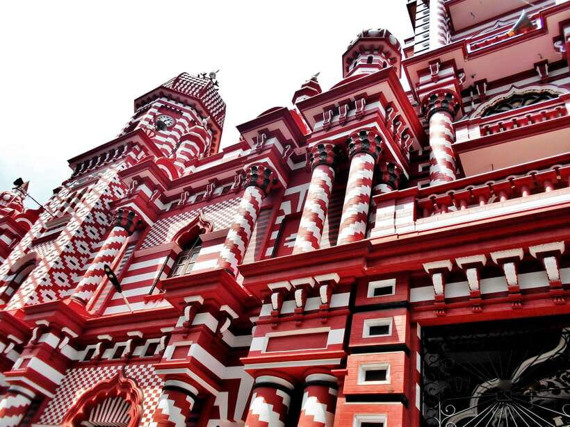 Colombo: One Day Private City Tour With Gangaramaya Temple - Gangaramaya Temple on Beira Lake, and why the image house is the star