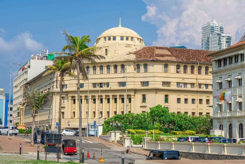 Colombo: private city tour from Negombo with hotel transfers - Gangaramaya Temple and a local way to connect with the Bodhi tree
