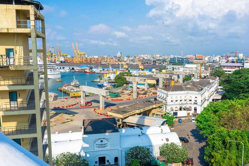 Colombo: private city tour from Negombo with hotel transfers - Independence Square and how politics fits into a garden breeze