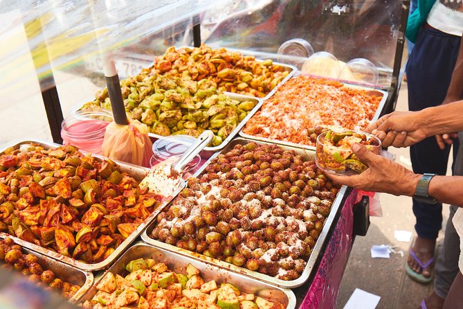 COLOMBO PRIVATE CITY TOUR WITH street food( All inclusive ) - Pettah Market Starts the Taste Test at Jami Ul-Alfar Mosque