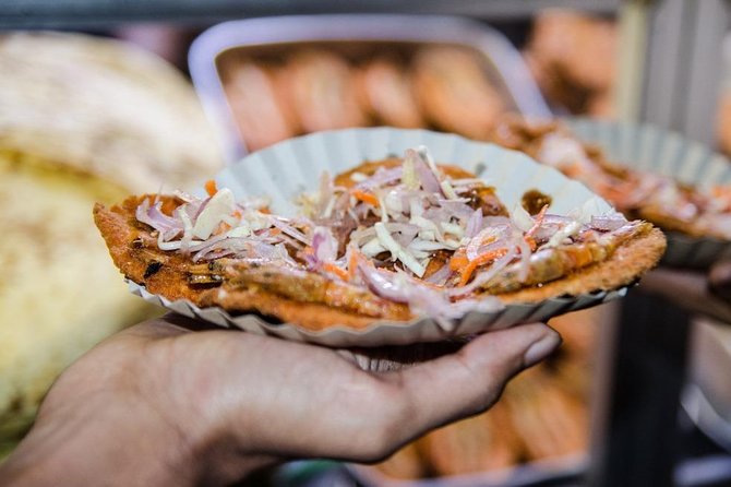 COLOMBO PRIVATE CITY TOUR WITH street food( All inclusive ) - Spice, Crab, and Coconut: The Pettah Stops That Feel Like Sri Lanka