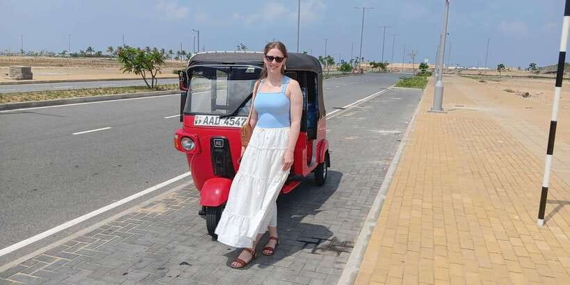 Colombo Private Guided City Tour by Tuk Tuk - All Inclusive - Galle Face Green to end, with sea air and a simple finale