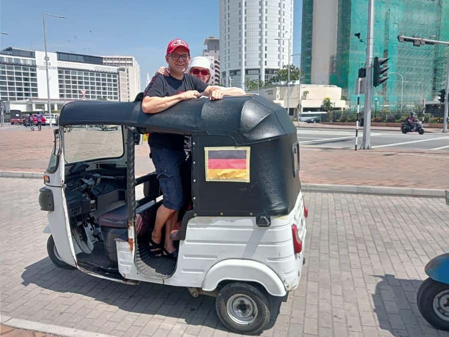 Colombo: Private Guided Tour of the City by Tuk-Tuk - Gangaramaya Temple and Beira Lake, Colombo’s Spiritual Anchor