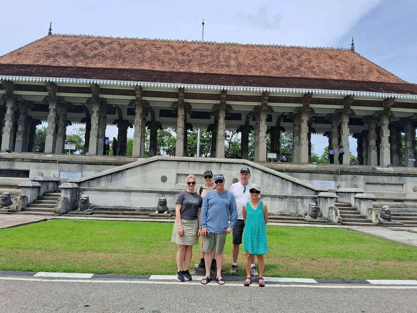 Colombo: Private Guided Tuk Tuk City Tour with Hotel Pickup - Hotel pickup in Colombo 1 to 15, then right into the loop