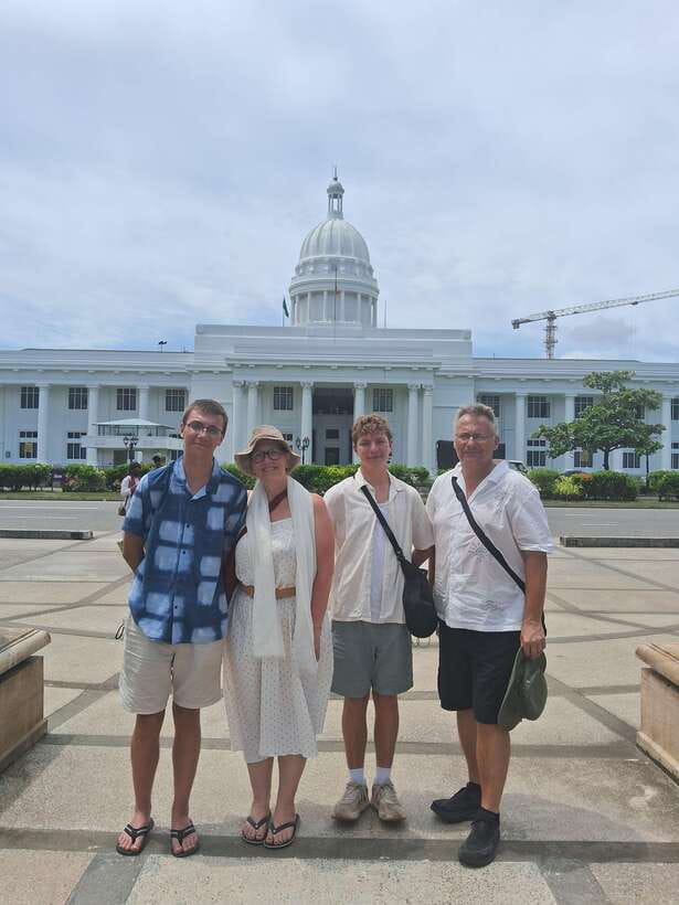 Colombo: Private Guided Tuk Tuk City Tour with Hotel Pickup - Pettah Market: where Colombo gets real