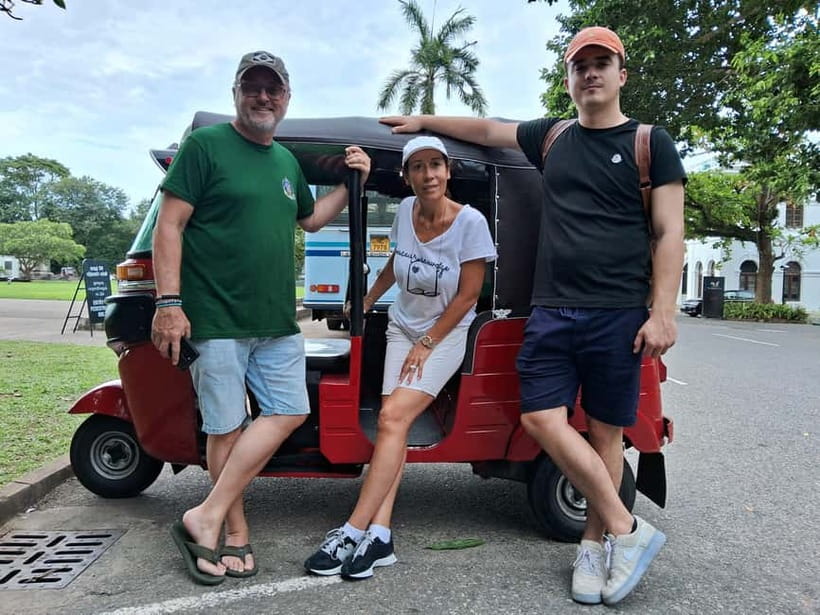 Colombo: Private Tuk-Tuk City Tour with All Entry Fees - The optional precious-stones stop, how to decide without getting rushed