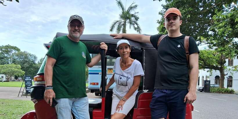 Colombo: Private Tuk-Tuk City Tour with All Entry Fees - How a private tuk-tuk tour gives you the right Colombo rhythm