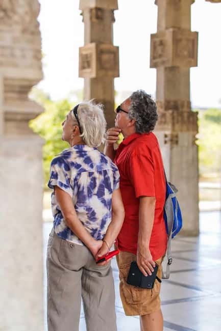 Colombo: Private Tuk-Tuk City Tour with Guide & All Tickets - Fort streets, Lotus Tower views, and Sri Kailawasanatan Swami Devasthanam